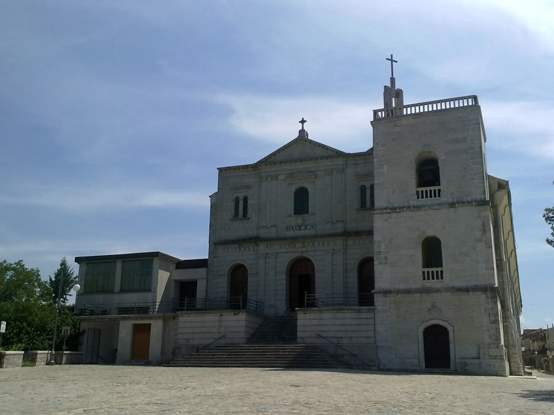 La facciata della basilica di San Gerardo Maiella a Materdomini