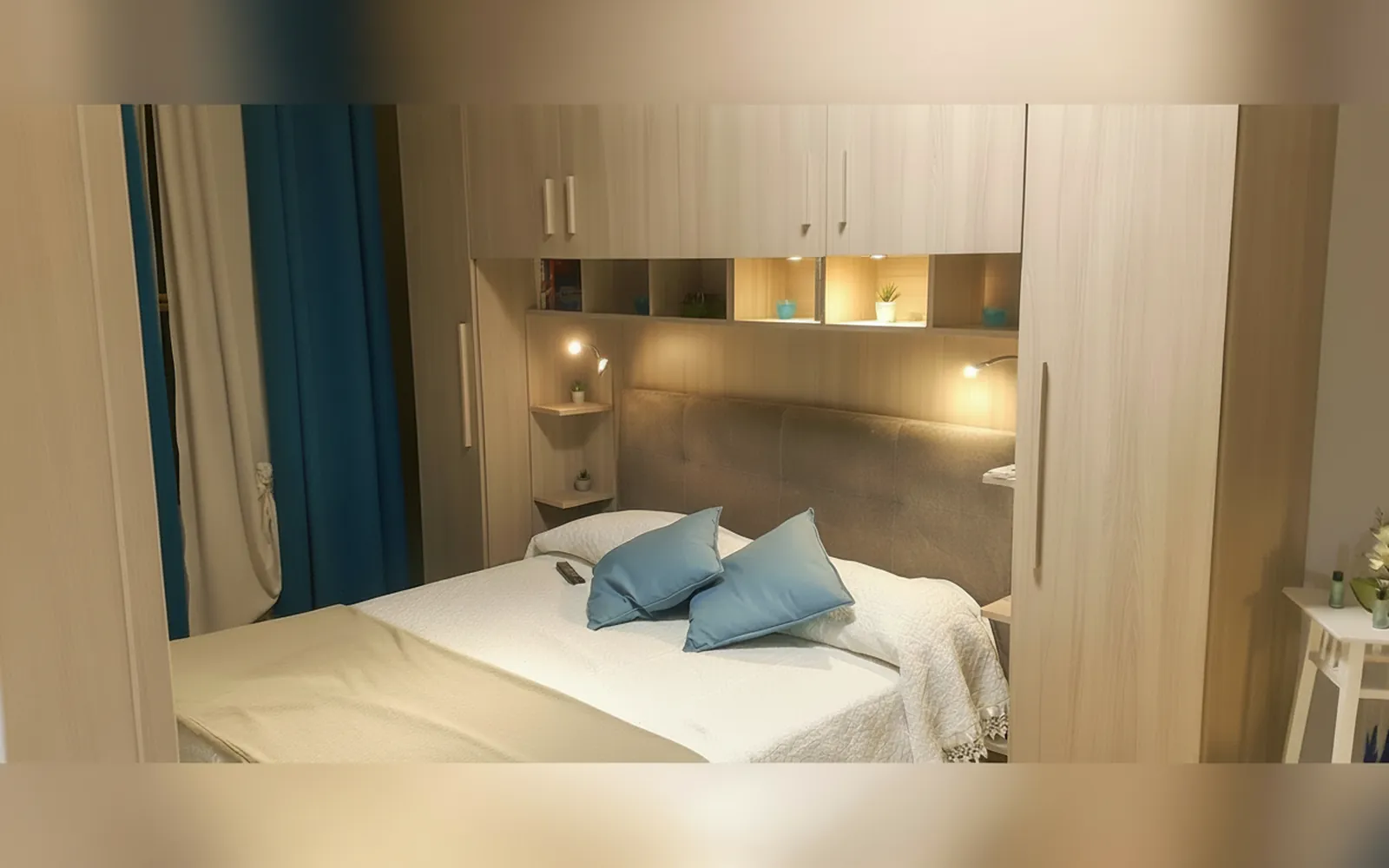 La Camera Matrimoniale Standard con il letto sotto l’armadio a ponte illuminato