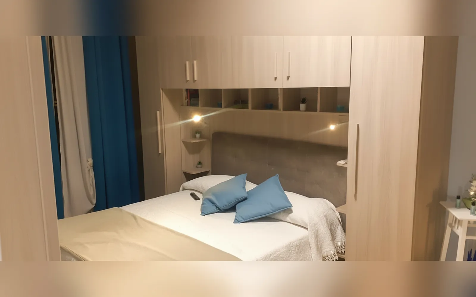 L’armadio a ponte e il letto della Camera Matrimoniale Standard